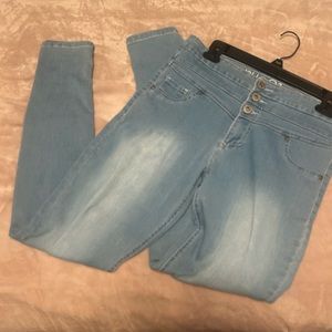 DENIM LIGHT WASH SKINNY JEANS SIZE 11/2